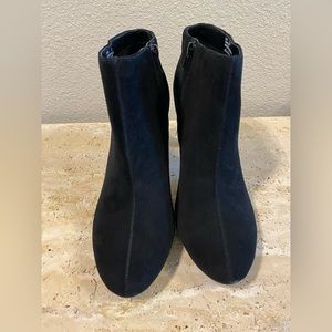 Bella Vita Women's Brennan
Dress Booties - Elegant and
Versatile Footwear